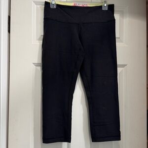Lululemon black cropped athletic leggings